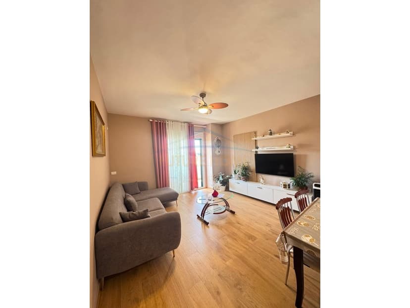 Shitet, Apartament 2+1+2 tek Rrota e Kuqe,Durrës 1