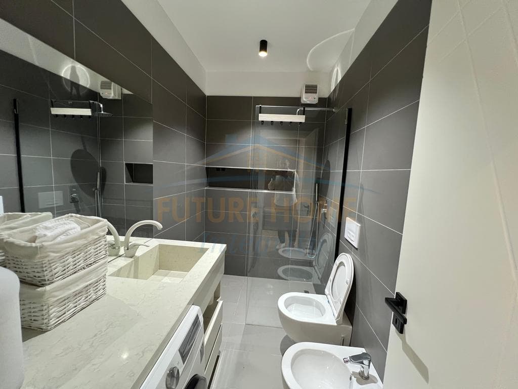 Shitet, Apartament 1+1+Verandë+Garderobë, Sauk, Tiranë. 5