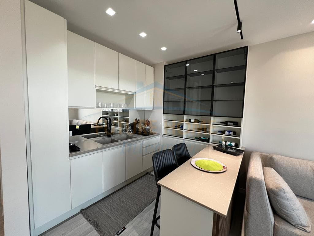 Shitet, Apartament 1+1+Verandë+Garderobë, Sauk, Tiranë. 2