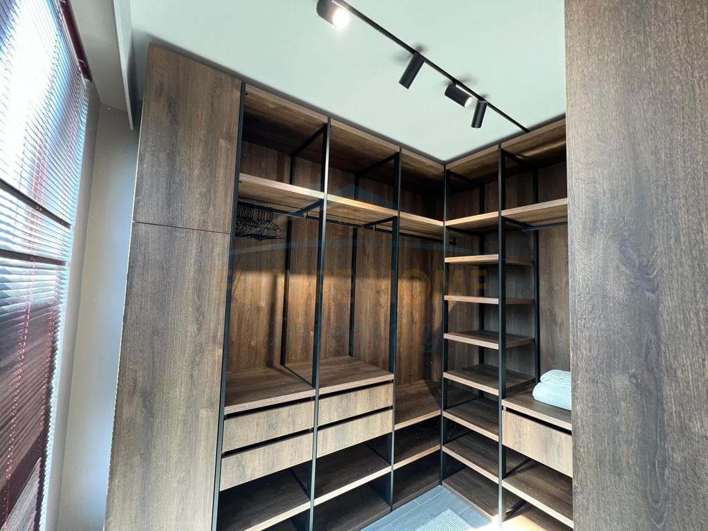 Shitet, Apartament 1+1+Verandë+Garderobë, Sauk, Tiranë. 4