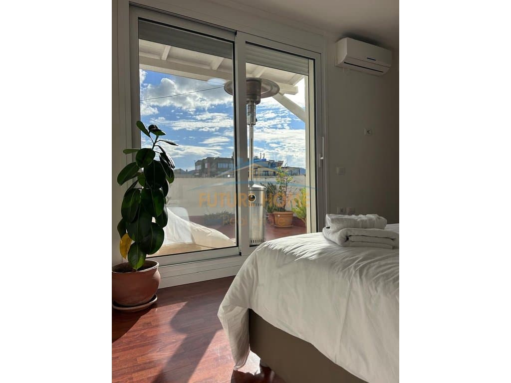 Disponojmë apartament 2+1+2+Verandë për shitje në Bllok. 5