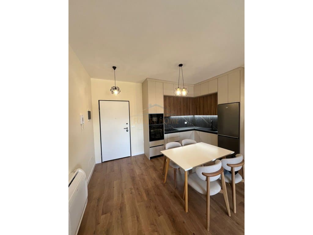 Qera Apartament 2+1+2+Post, Rruga 5 Maji, Tiranë 1