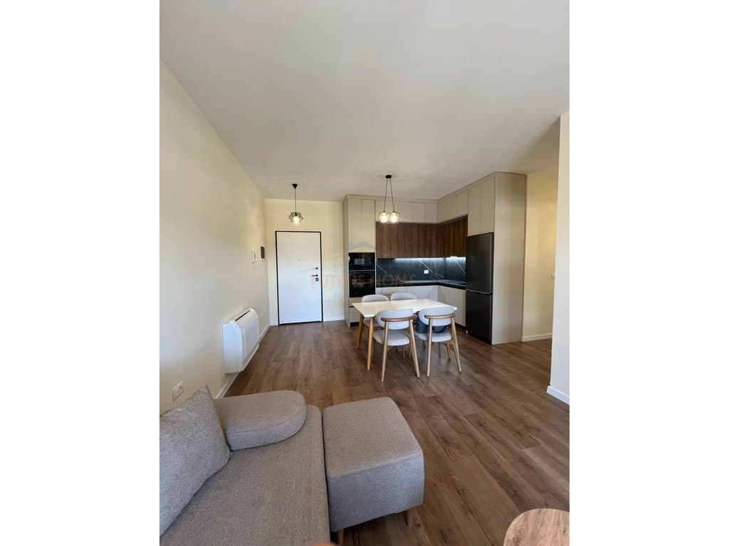 Qera Apartament 2+1+2+Post, Rruga 5 Maji, Tiranë 2