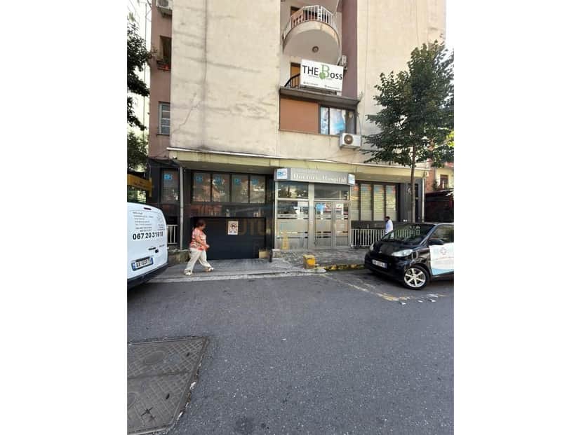 Shitet , Njesi , Rrugën “Pjetër Bogdani” Bllok