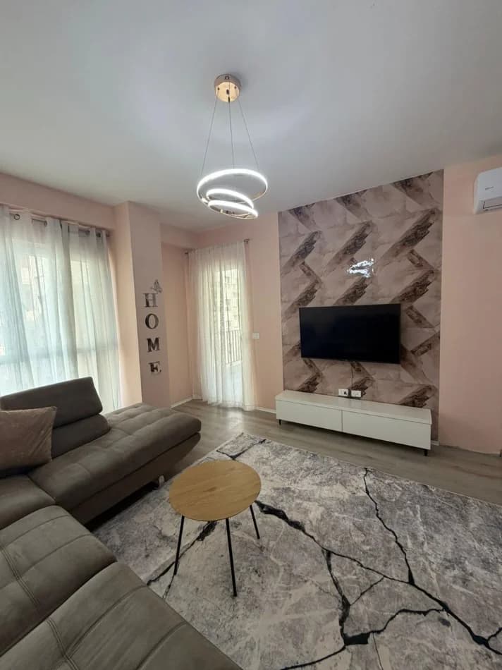 Shitet apartament modern 1+1, në një kompleks të ri banimi, i arreduar me stil dhe i pajisur me të gjitha facilitetet pë 2