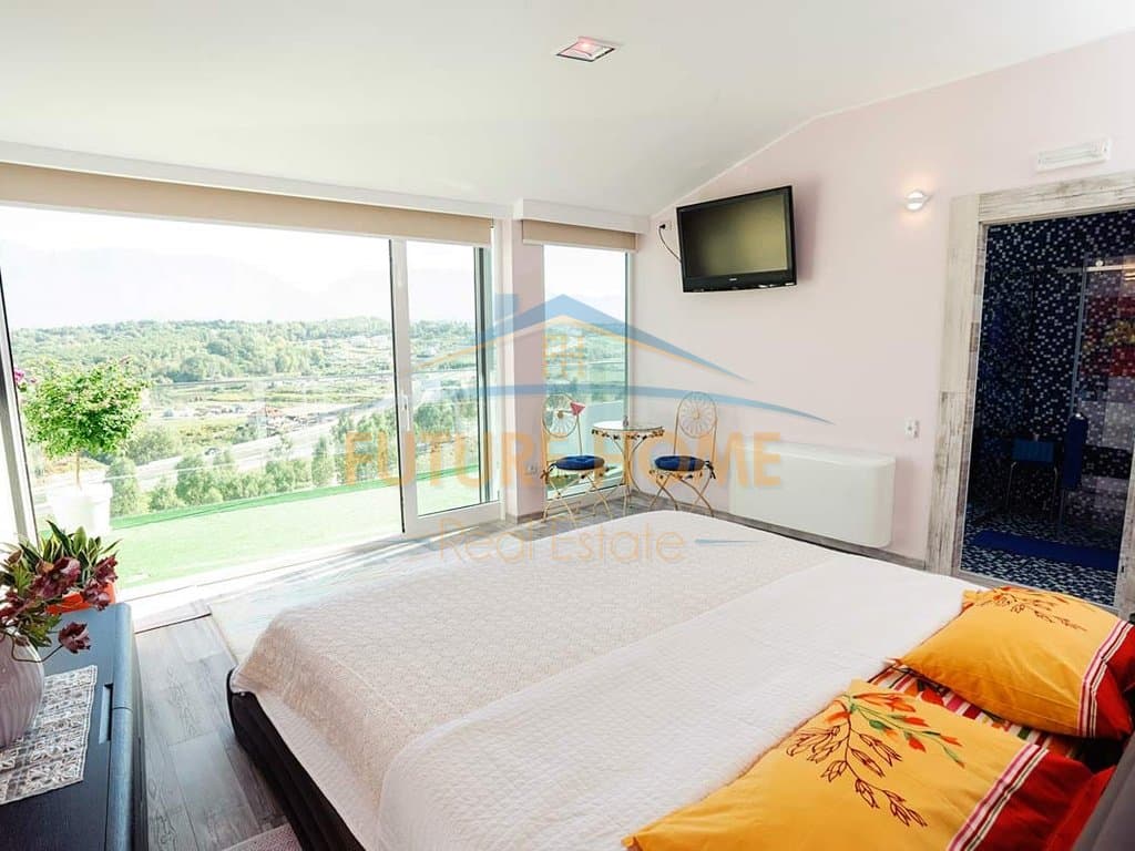 Disponojmë penthouse 2+1+2 për shitje në zonën e Liqenit të Thatë. 2