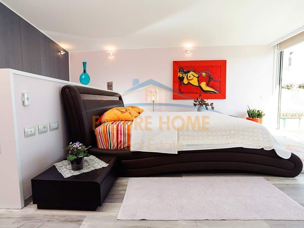 Disponojmë penthouse 2+1+2 për shitje në zonën e Liqenit të Thatë. 5