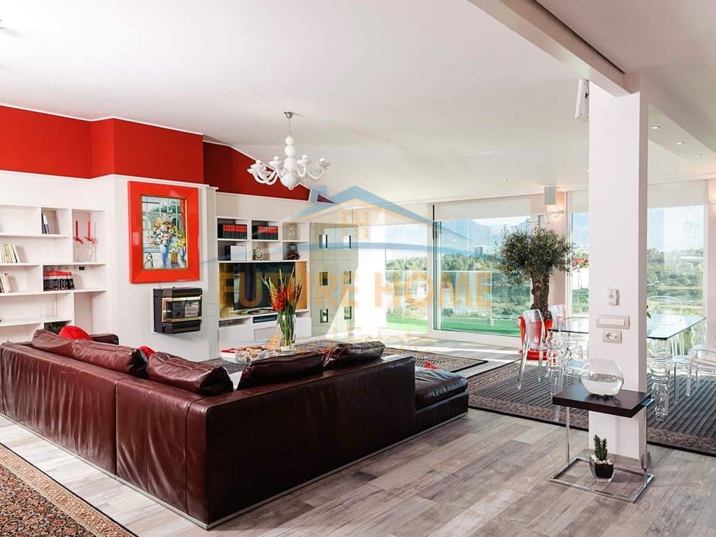 Disponojmë penthouse 2+1+2 për shitje në zonën e Liqenit të Thatë.