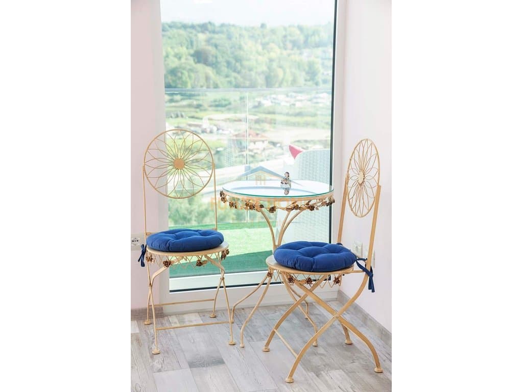 Disponojmë penthouse 2+1+2 për shitje në zonën e Liqenit të Thatë. 4