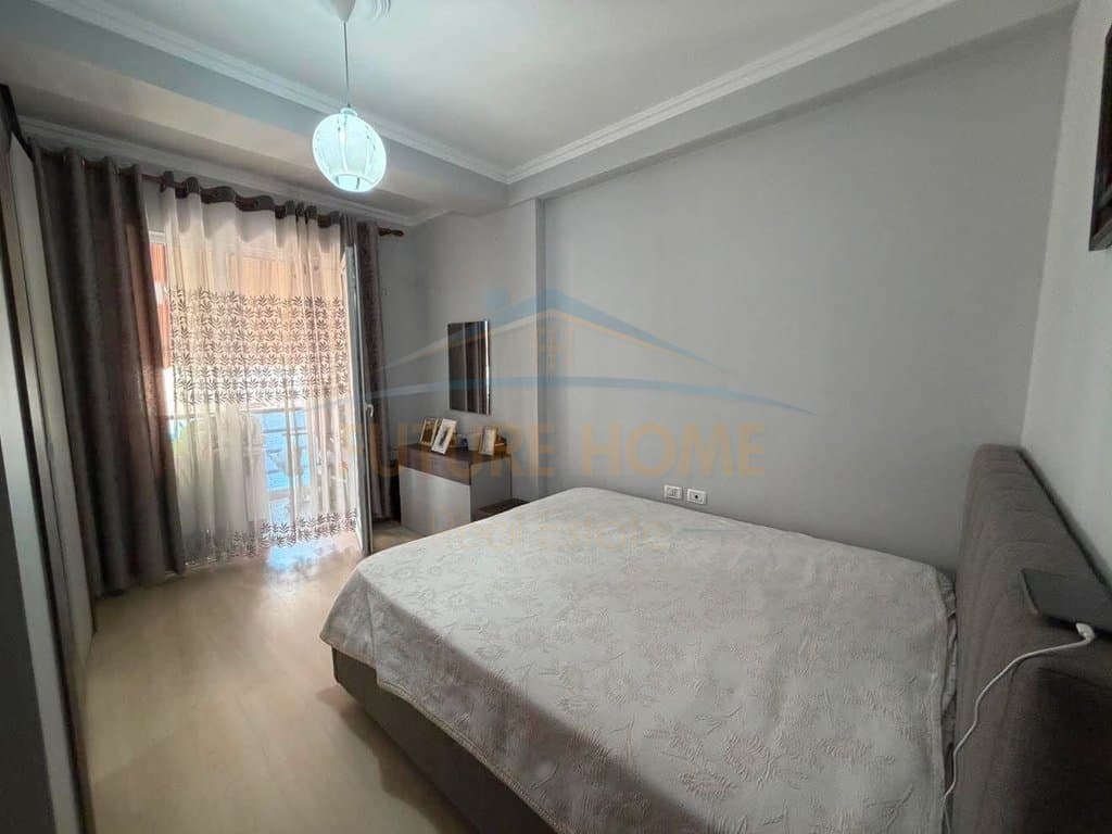 Shitet, Apartament 2+1+2, Unaza e Re 5