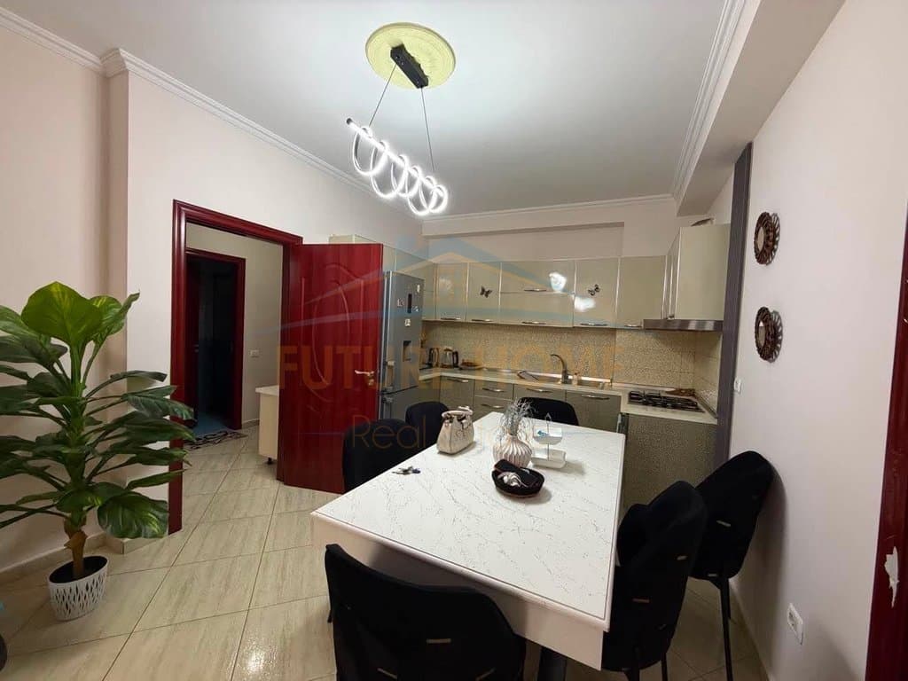 Shitet, Apartament 2+1+2, Unaza e Re 3