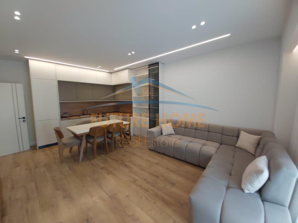 Apartament 2+1+2 per qira me vendndodhje tek Rruga e Barrikadave.