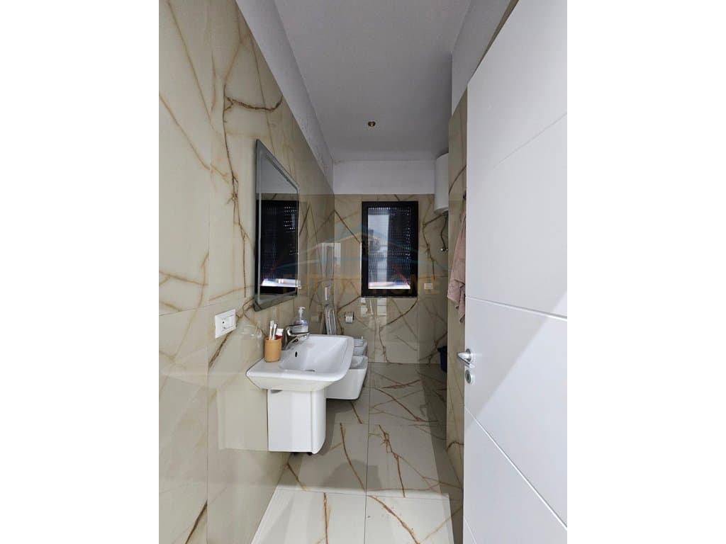 Shitet,Apartament 1+2,Selite