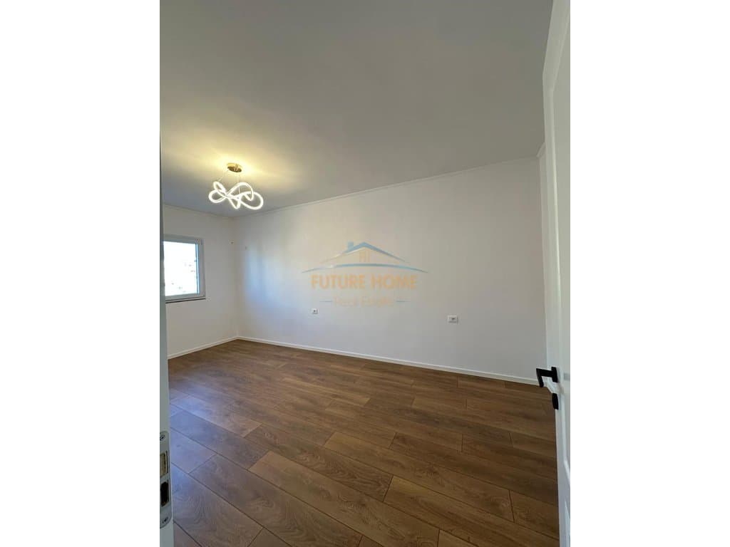 Shitet , Apartament 2+1+1 ambient gatimi me vete, Bulevardi Zogu i I, Tirane. 3