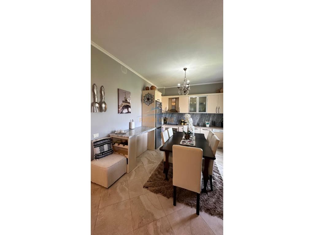 Shitet, Apartament 2+1+2+ Garazh, Kopshti Botanik, Tiranë 5