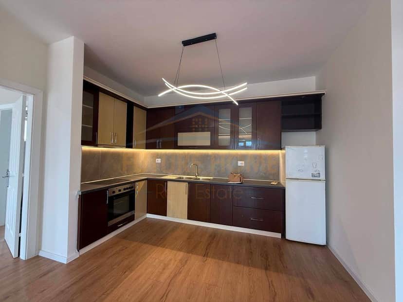 Shitet, Apartament 2+1+2, Unaza e Re 1