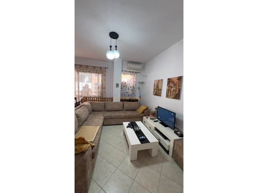 Shitet, Apartament 2+1+2 Poste Parkimi, Kodra e Diellit, Tiranë