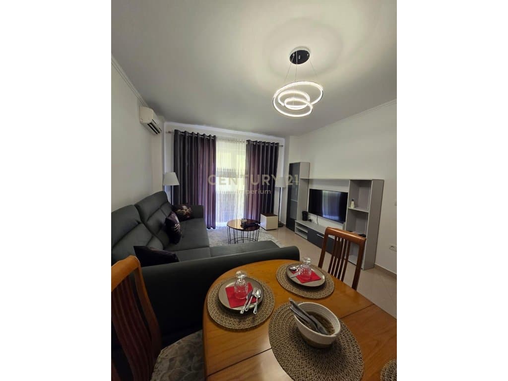 Japim apartament 2+1+2 tek 5 maji!!! 700 € /Muaj
