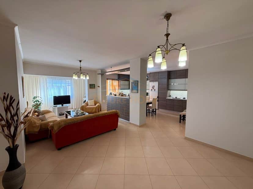 Shitet , Apartament 3+1+2, Rruga Mihal Ballkameno , Pogradec 1
