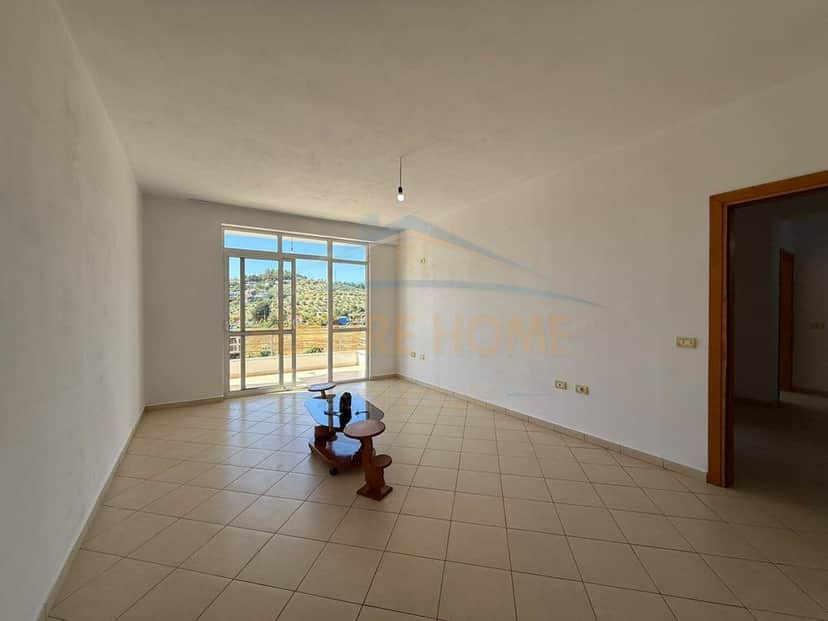 Shitet apartament 2+1, Rruga Sokrat Miho prane Vila-L, Unaza e Re 1