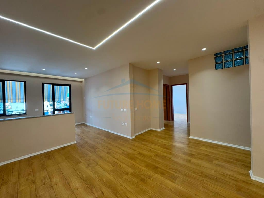 Shitet , Apartament 2+1, Ish Tregu Elektrik , Tirane . Empire71471 4