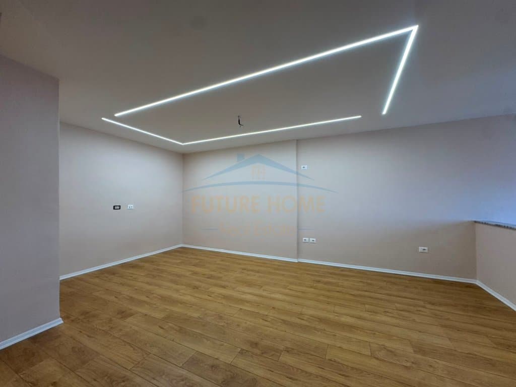 Shitet , Apartament 2+1, Ish Tregu Elektrik , Tirane . Empire71471 3