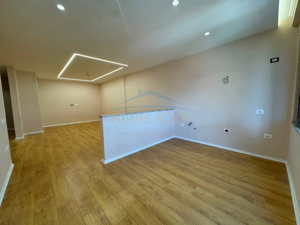Shitet , Apartament 2+1, Ish Tregu Elektrik , Tirane . Empire71471 1