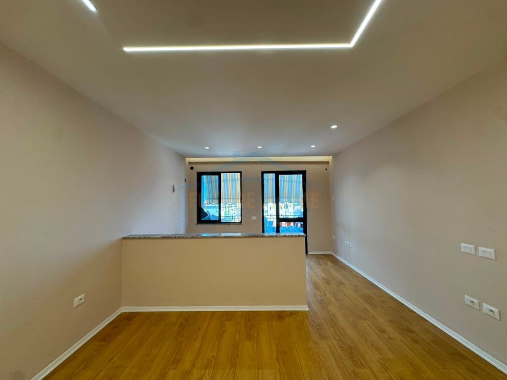 Shitet , Apartament 2+1, Ish Tregu Elektrik , Tirane . Empire71471 5