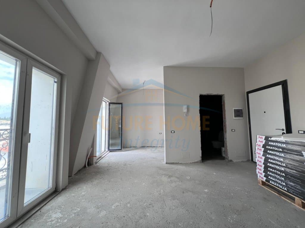 Shitet, Garsoniere, Rezidenca Porta Tirana e Re, Tiranë. 2