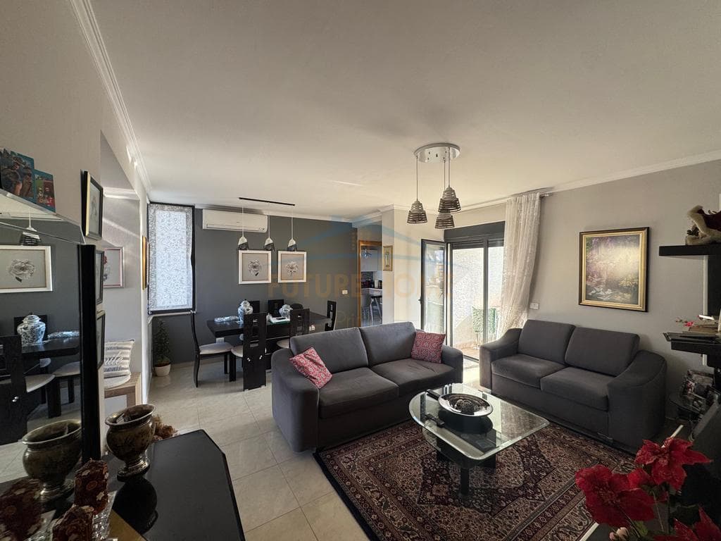 Shitet, Apartament 3+1+2, Rruga e Kosovareve 3