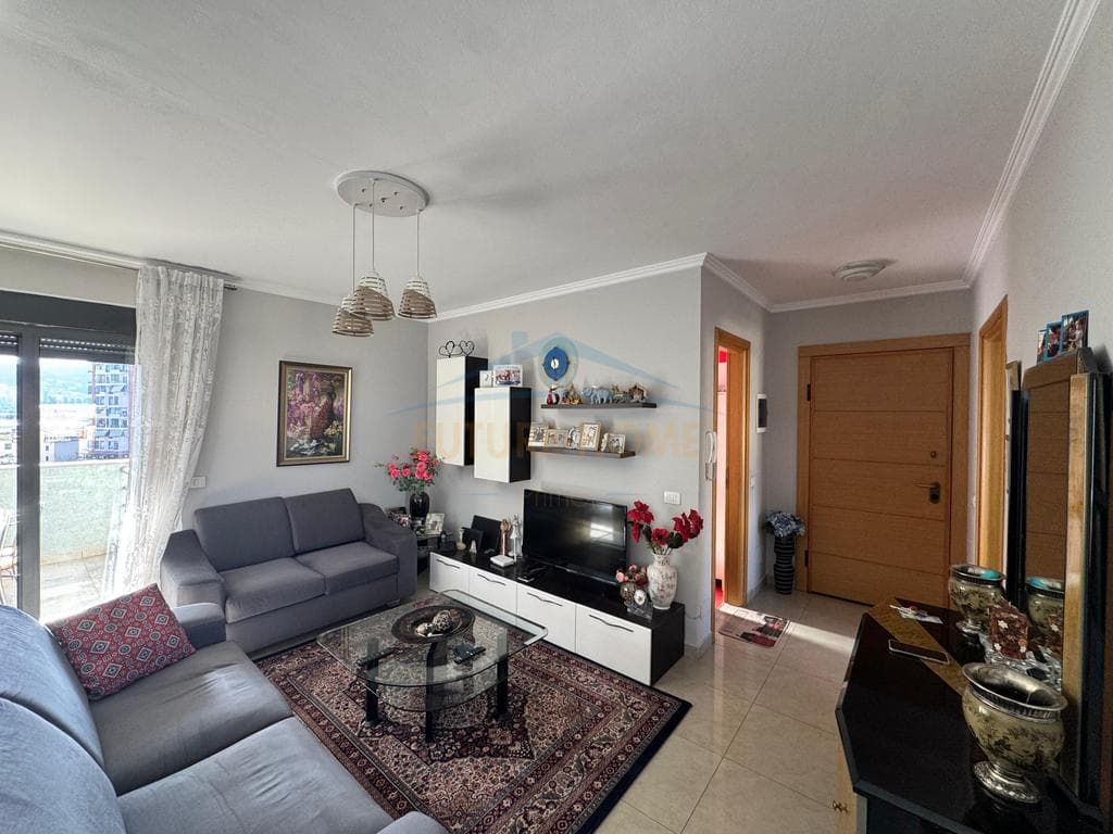 Shitet, Apartament 3+1+2, Rruga e Kosovareve 1