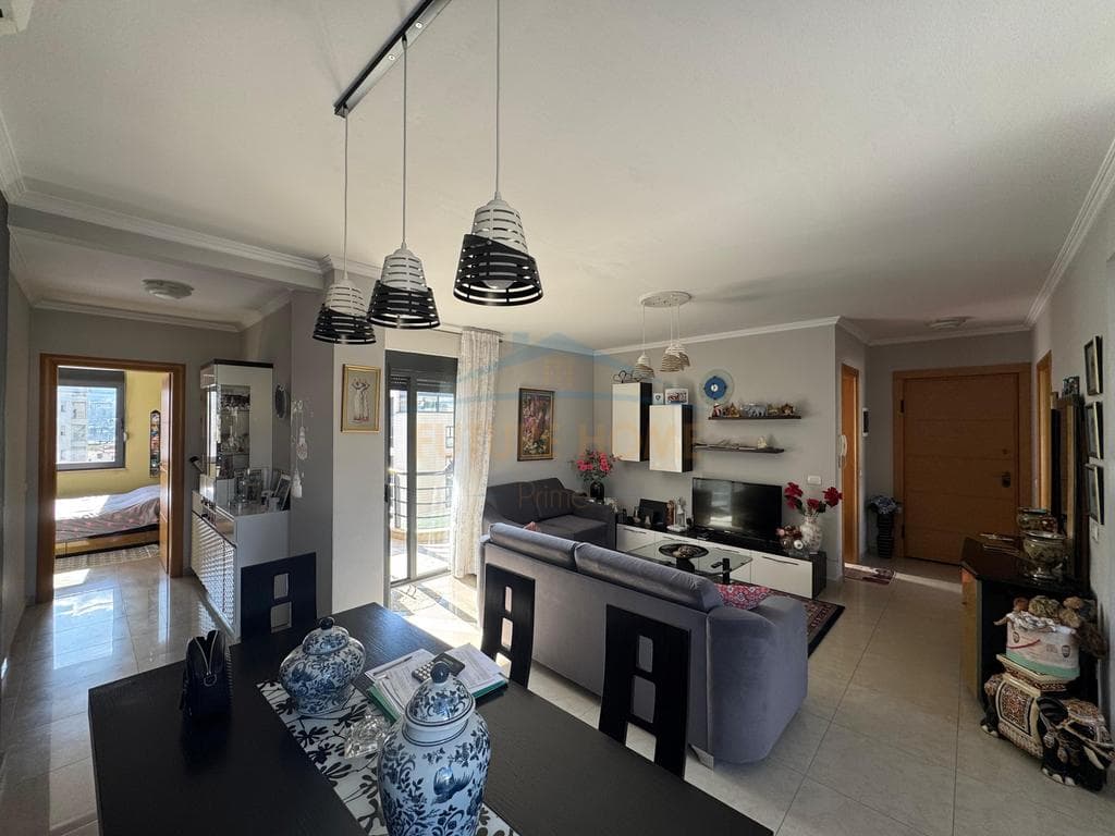 Shitet, Apartament 3+1+2, Rruga e Kosovareve 2