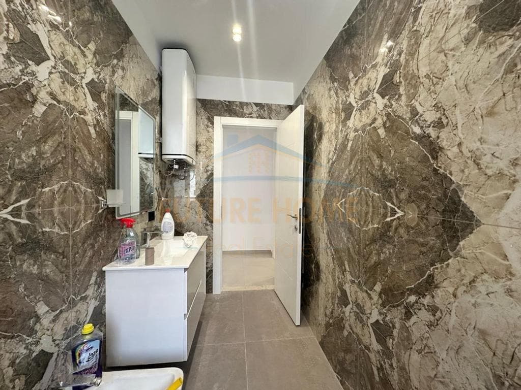 Shitet, Apartament 2+1, Fresku, Tiranë. 4