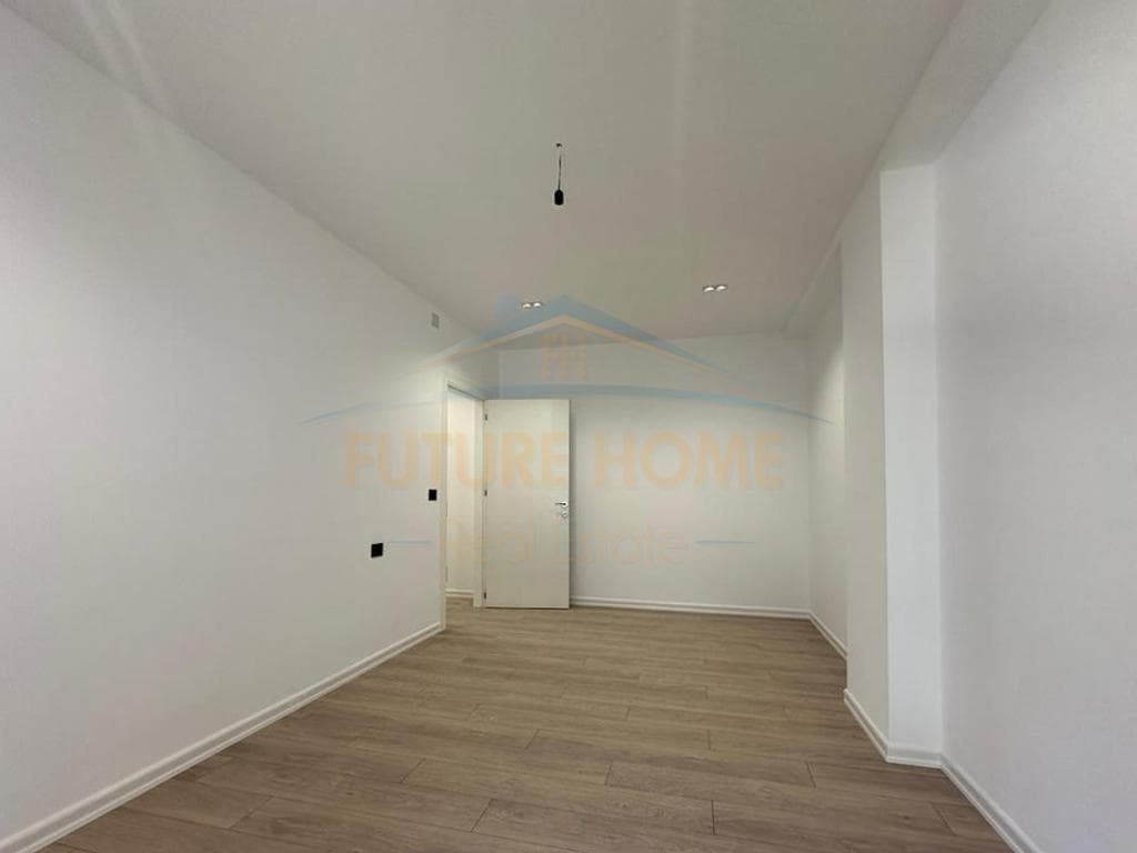 Shitet, Apartament 2+1, Fresku, Tiranë. 5