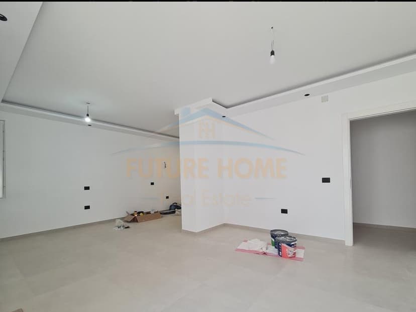 Shitet, Apartament 2+1, Fresku, Tiranë. 1