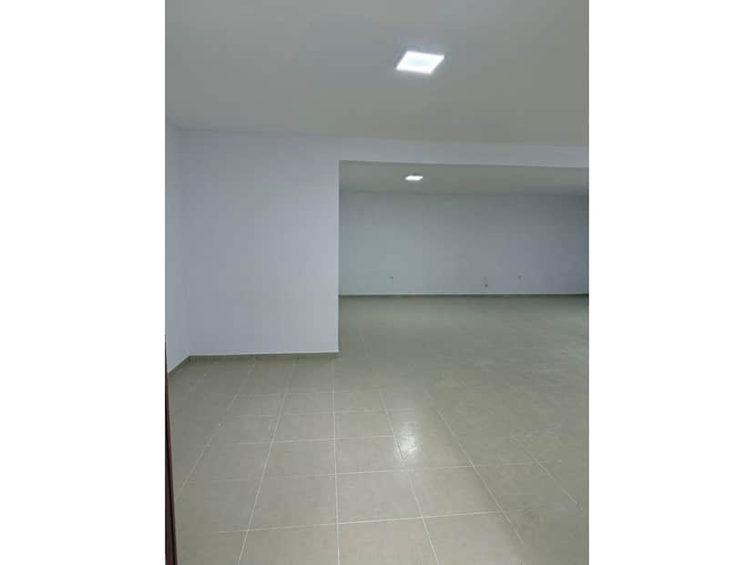 OKAZION! – SHITET AMBIENT KOMERCIAL 90 m² BUZË RRUGËS, MBI KOPSHTIN ZOOLOGJIK – PRANË XHAMISË SË RE! 1