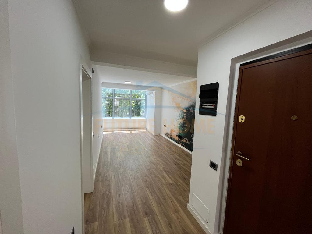 Qira, Ambient Biznesi, 21 Dhjetori, Tirane 5