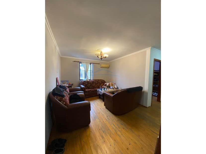Shitet, Apartament 2+1 , Rruga e Barrikadave, Tirane 1