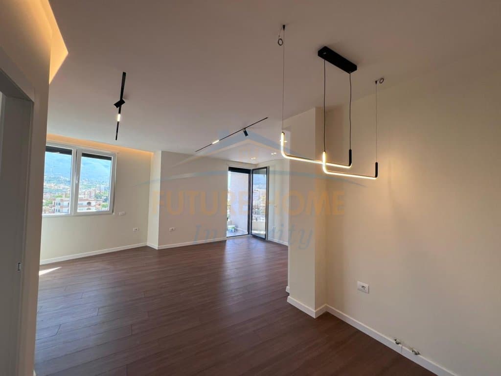 Shitet, Apartament 2+1, Brryli, Tiranë. 2