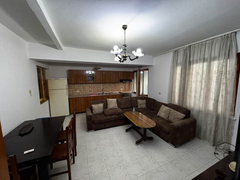 SHITET APARTAMENT 3+1 ME HYRJE PRIVATE – PALLATET E DIBRANËVE, ALI DEMI 1