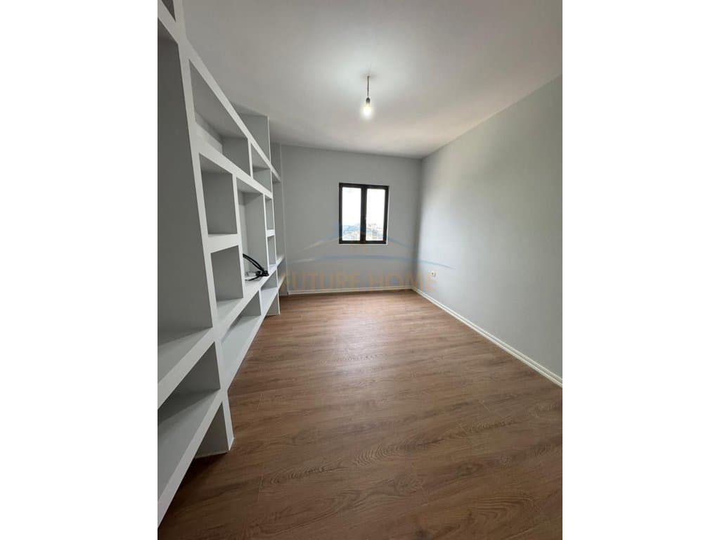 Shitet,Apartament 2+1+2,Rruga Shefqet Kuka,Fresk 1