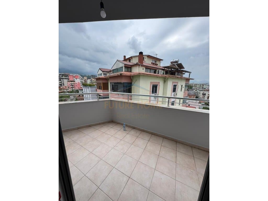 Shitet,Apartament 2+1+2,Rruga Shefqet Kuka,Fresk 4