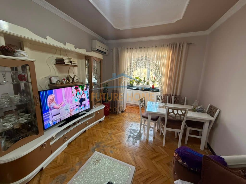 Shitet, Apartament 2+1, Myslym Shyri, Tiranë. 2