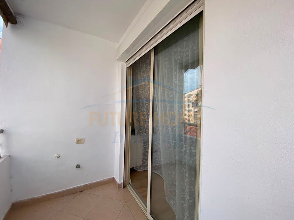 Shitet, Apartament 2+1, Fresku, Tiranë. 5