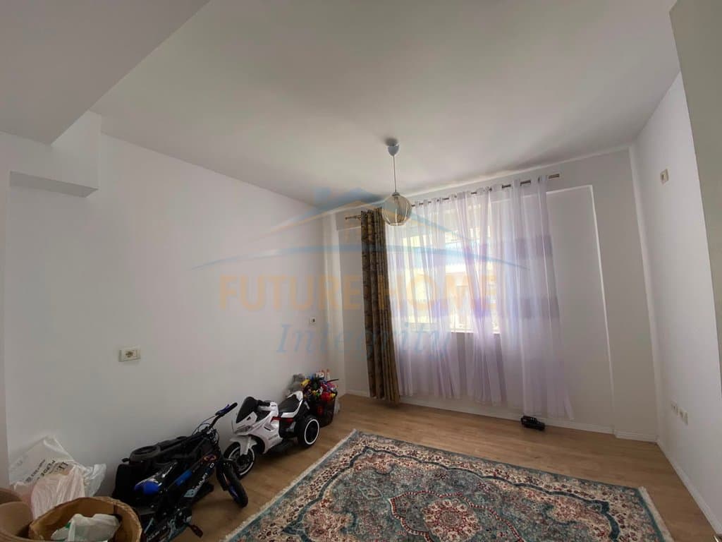 Shitet, Apartament 2+1, Fresku, Tiranë. 4