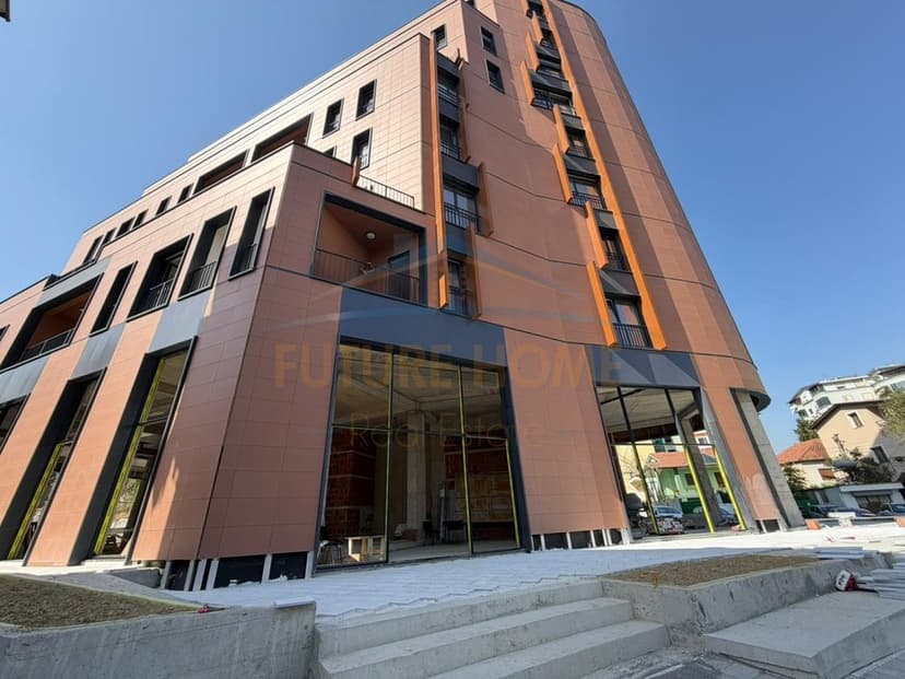Shitet, Apartament 1+1, & Garsoniere, tek Kompleksi Grand, Tiranë. 1