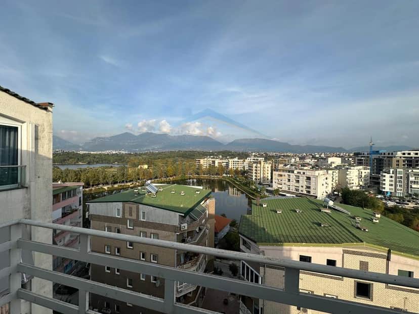 Shitet, Penthouse, Liqeni i Thatë 1