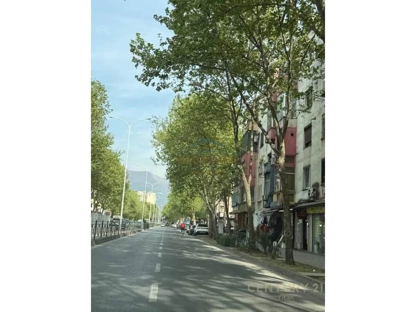 Shitet, Apartament 1+1, Rruga Asim Vokshi, Tirane .