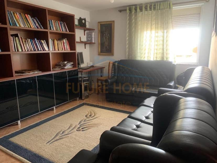 Shitet, Apartament 2+1, Pazari i Ri, Tiranë. 1