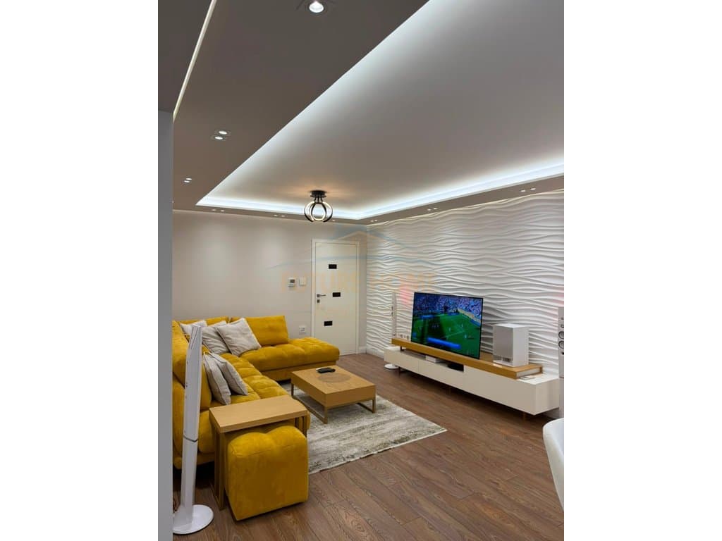 Shitet, Apartament 2+1+2, Blloku Gintash, Laprakë UNA72070 5